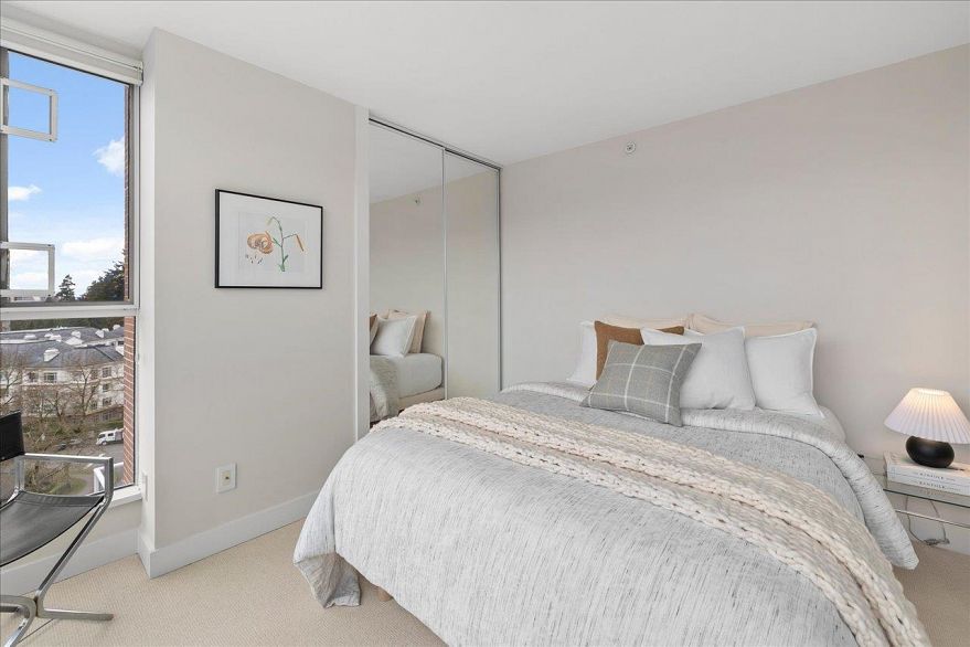 1101 5615 Hampton Place