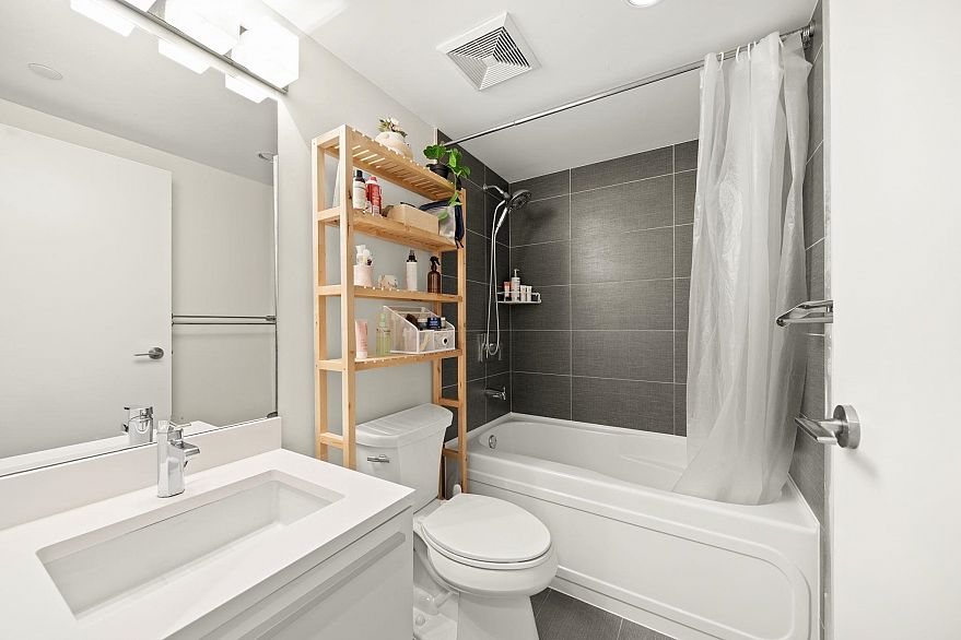 1002 1323 Homer Street