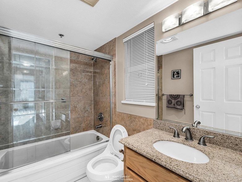 202 966 W 14th Avenue