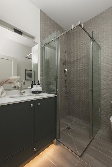 2 8508 East Boulevard