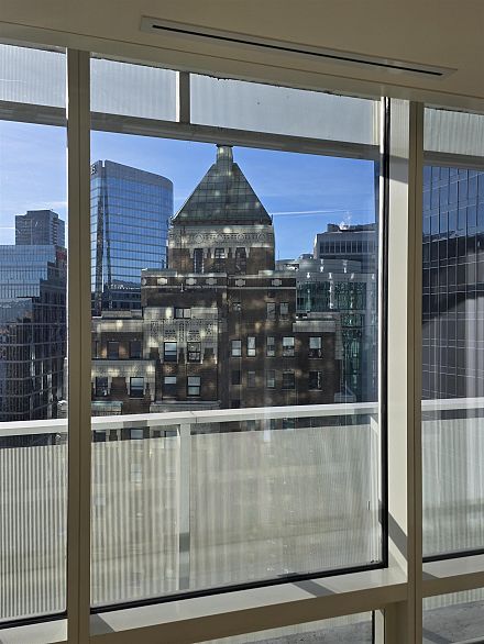 2706 1011 W Cordova Street