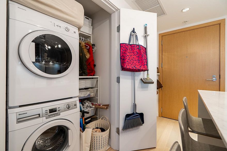 1106 4638 Gladstone Street