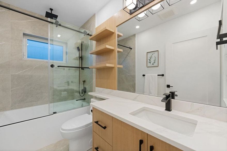 1 1166 E 11th Avenue