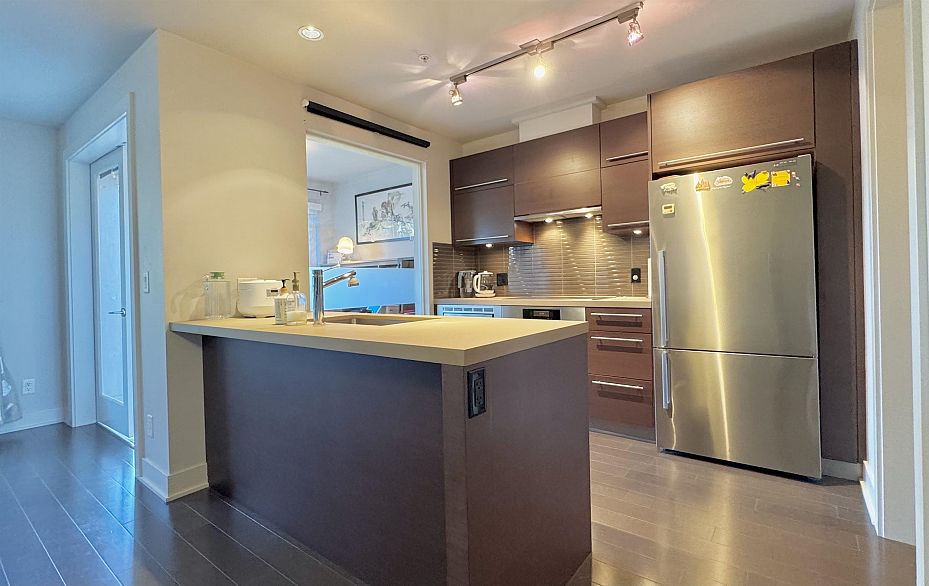 305 4463 W 10th Avenue