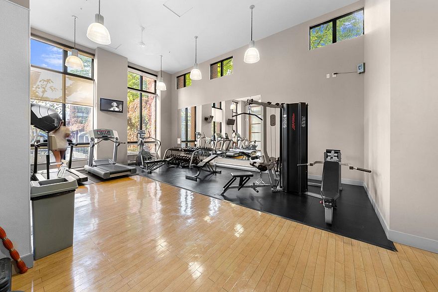 502 909 Mainland Street