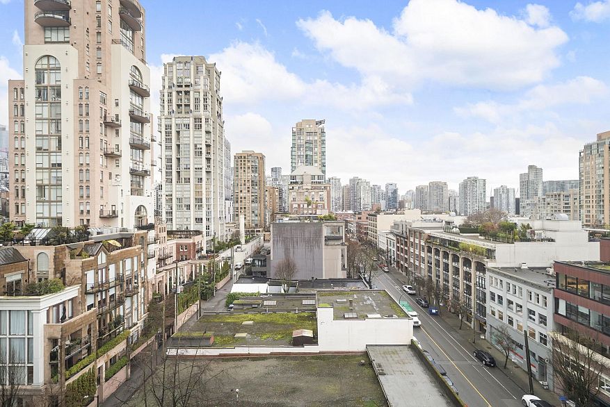 1002 1323 Homer Street