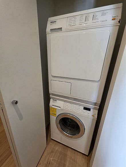 2706 1011 W Cordova Street