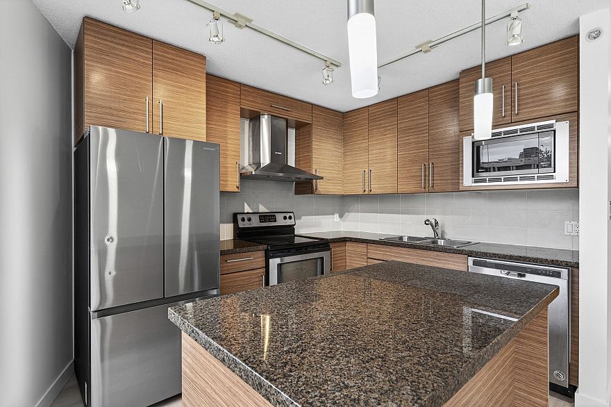 1102 188 Keefer Place