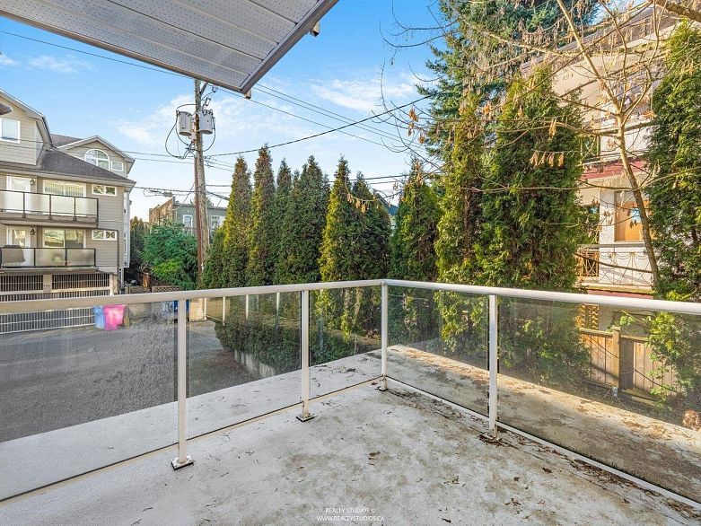 202 966 W 14th Avenue