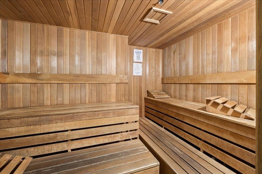 1101 5615 Hampton Place