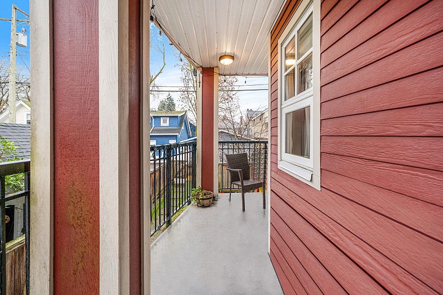 203 930 W 16th Avenue