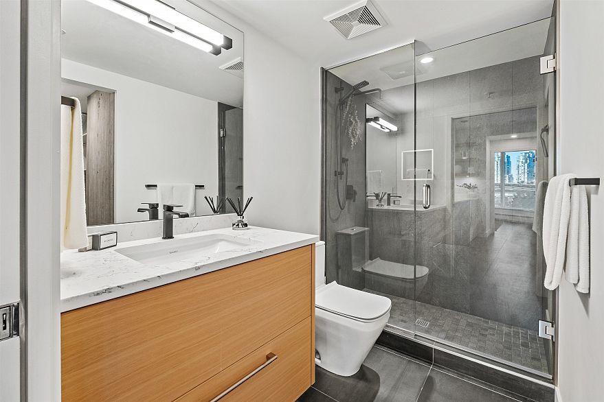 202 689 Abbott Street