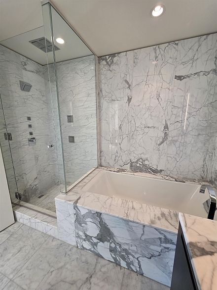 2706 1011 W Cordova Street