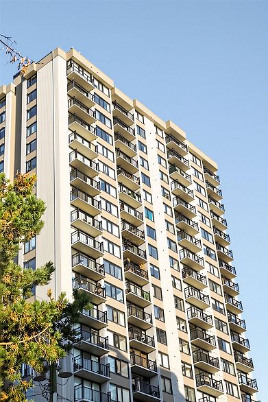 907 1330 Harwood Street