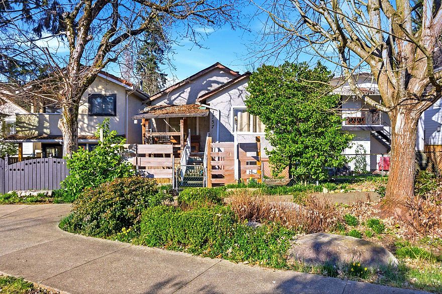 1757 E 8th Avenue