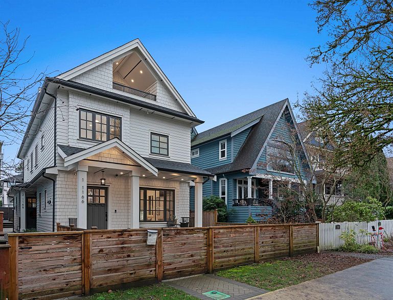 1 1166 E 11th Avenue