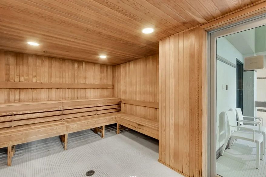 202 689 Abbott Street