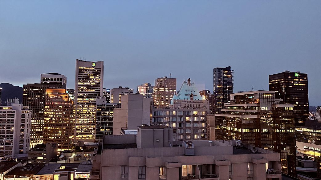 2201 909 Burrard Street