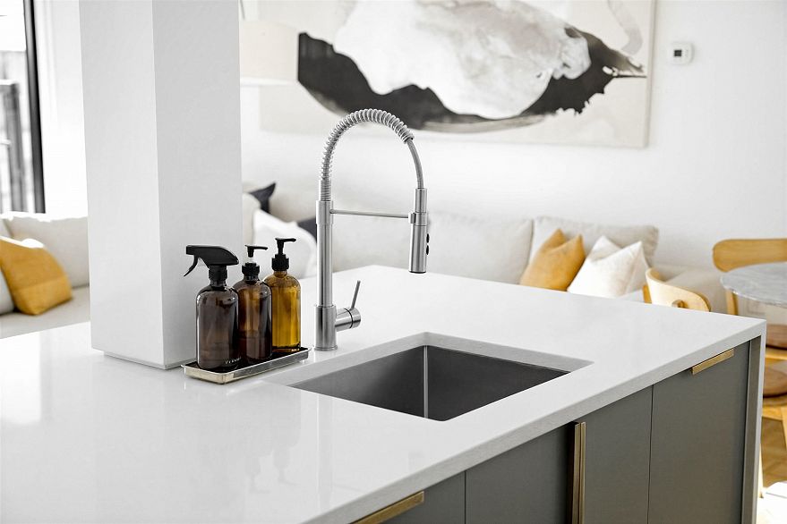 907 1330 Harwood Street