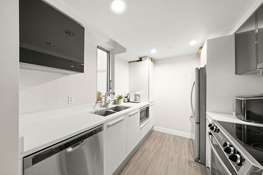 1002 1323 Homer Street