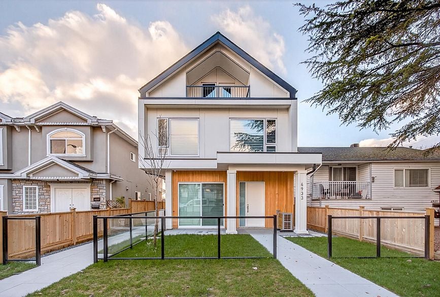 2 6933 Prince Edward Street