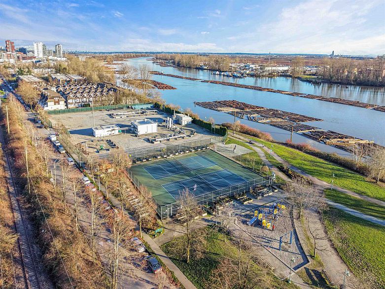 1 8581 Jellicoe Street