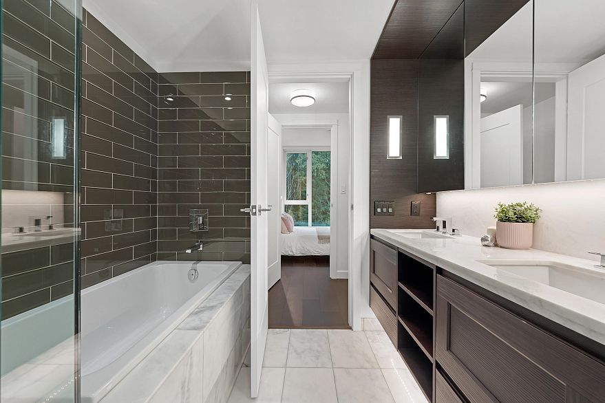 307 3355 Binning Road