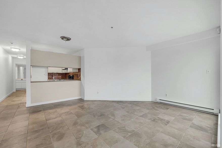 107 933 W 8th Avenue