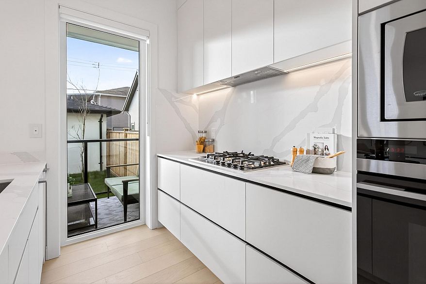 2 6933 Prince Edward Street