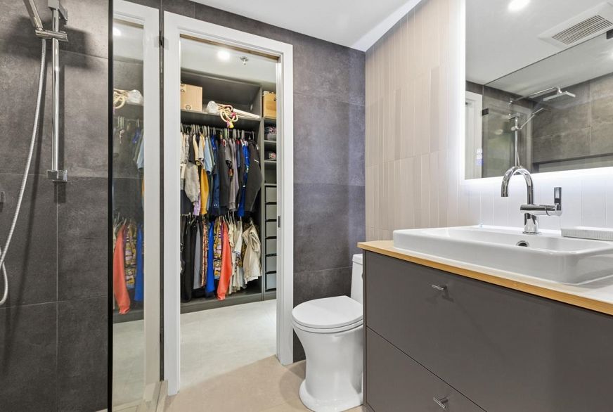 104 828 W 14th Avenue