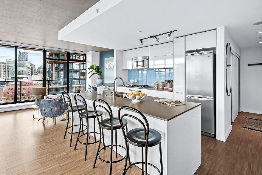 2105 108 W Cordova Street