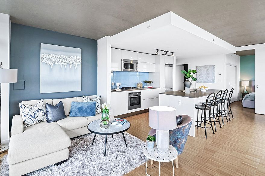 2105 108 W Cordova Street