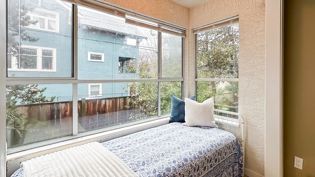 302 120 Garden Drive