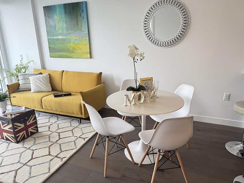 302 6859 Cambie Street