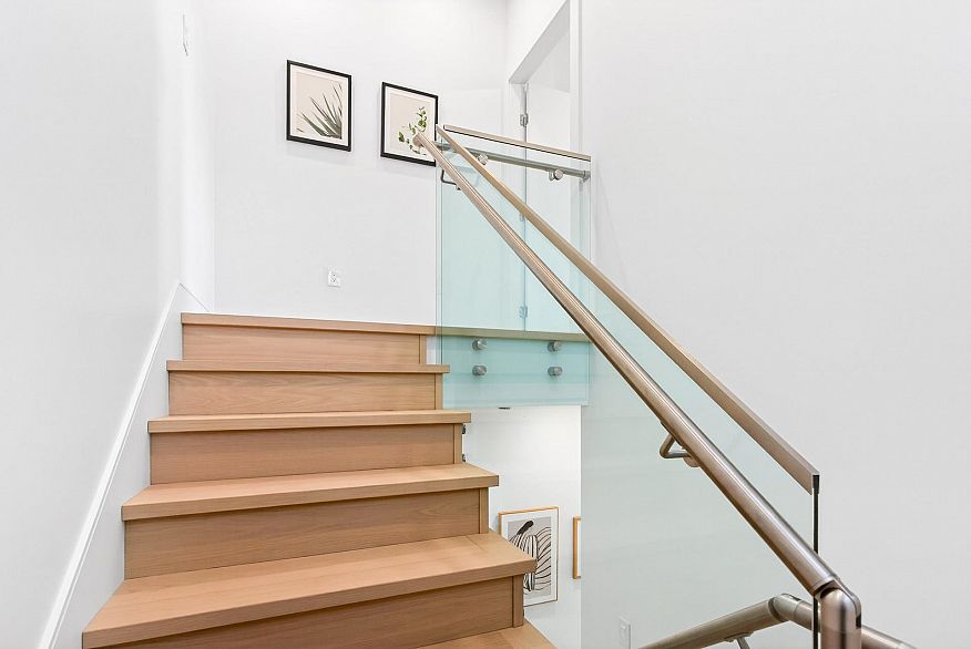 2 6933 Prince Edward Street