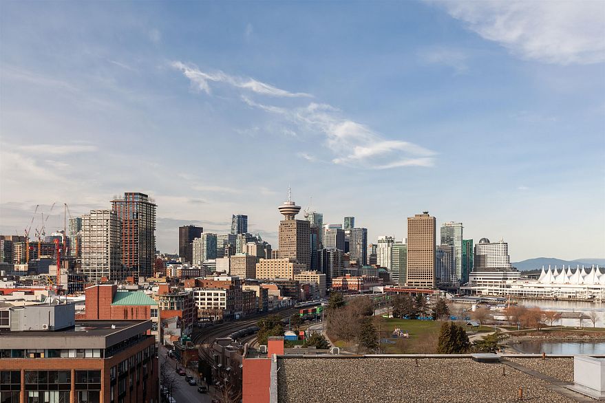 1002 289 Alexander Street