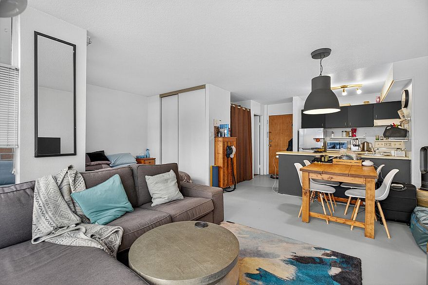 902 950 Drake Street