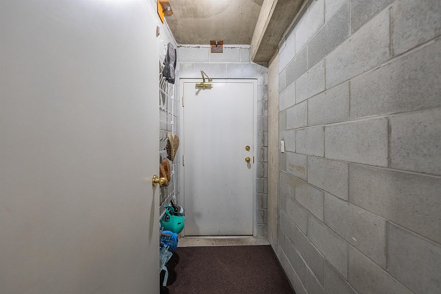 1 8581 Jellicoe Street