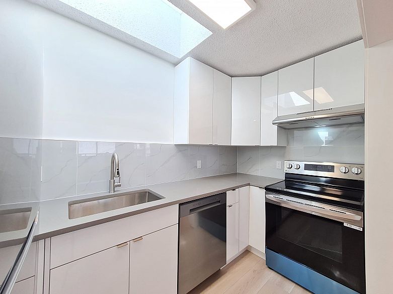 301 8645 Osler Street