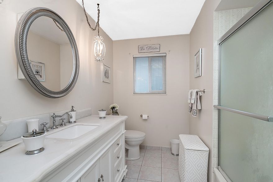 5262 Clarendon Street