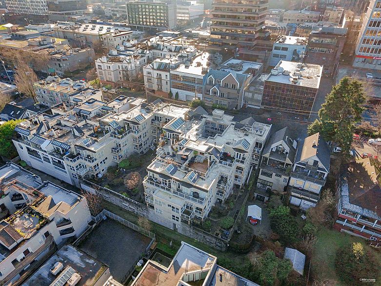 107 933 W 8th Avenue