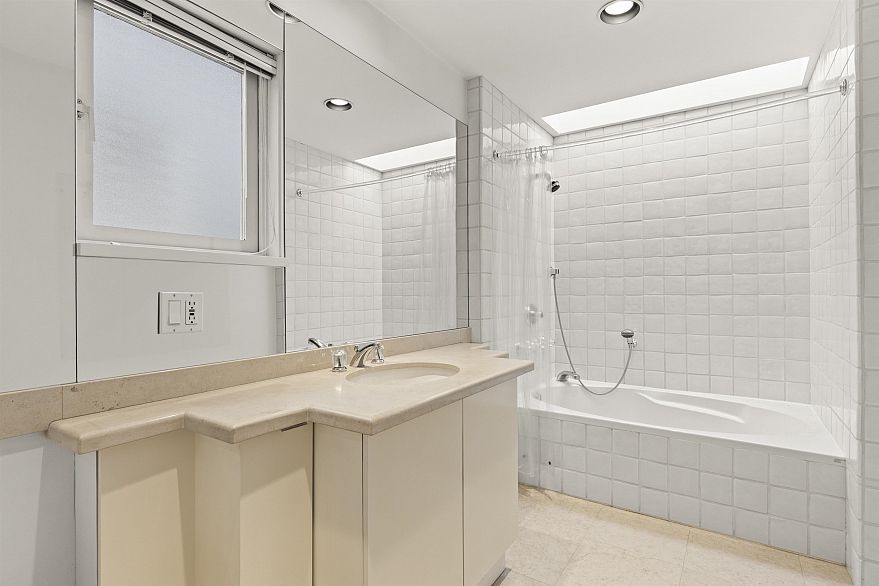 3545 W King Edward Avenue