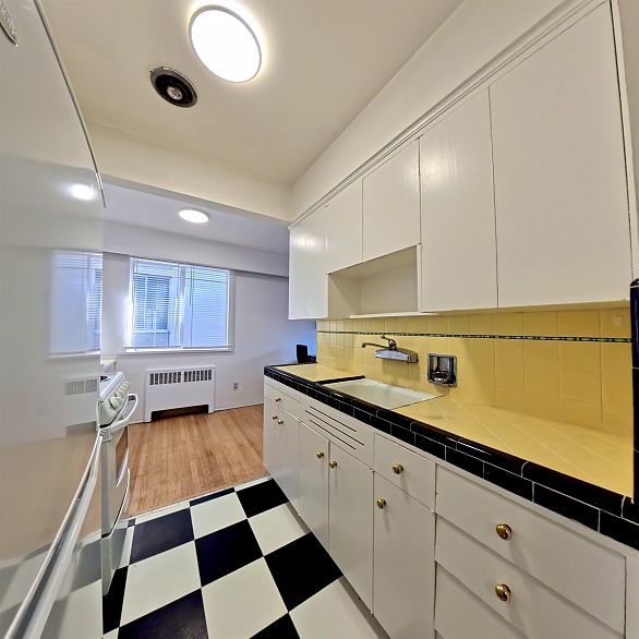 201 1925 NELSON STREET, Vancouver BC V6G 1N3