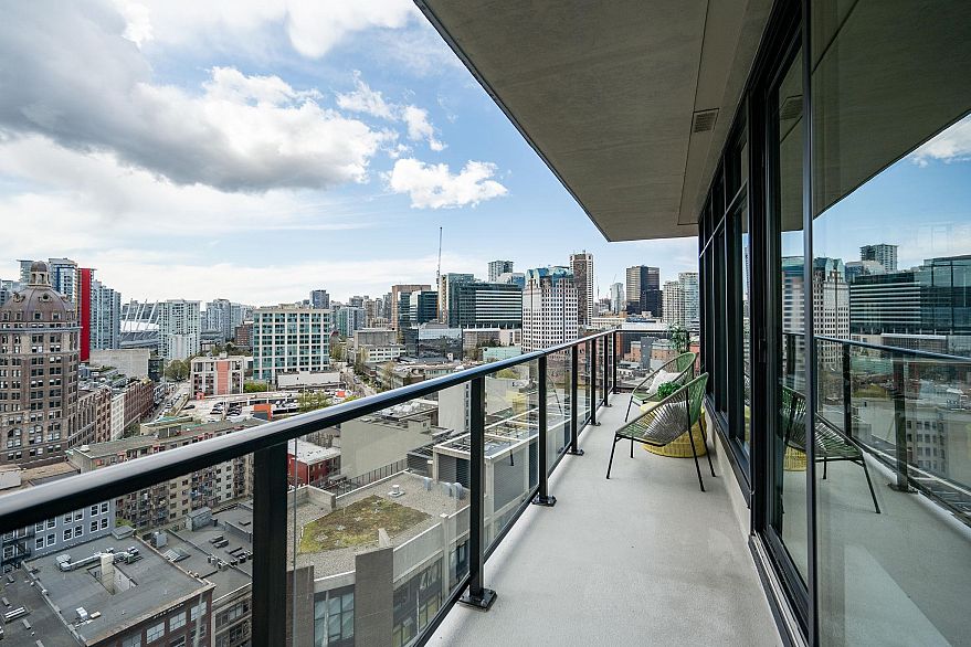 2105 108 W Cordova Street