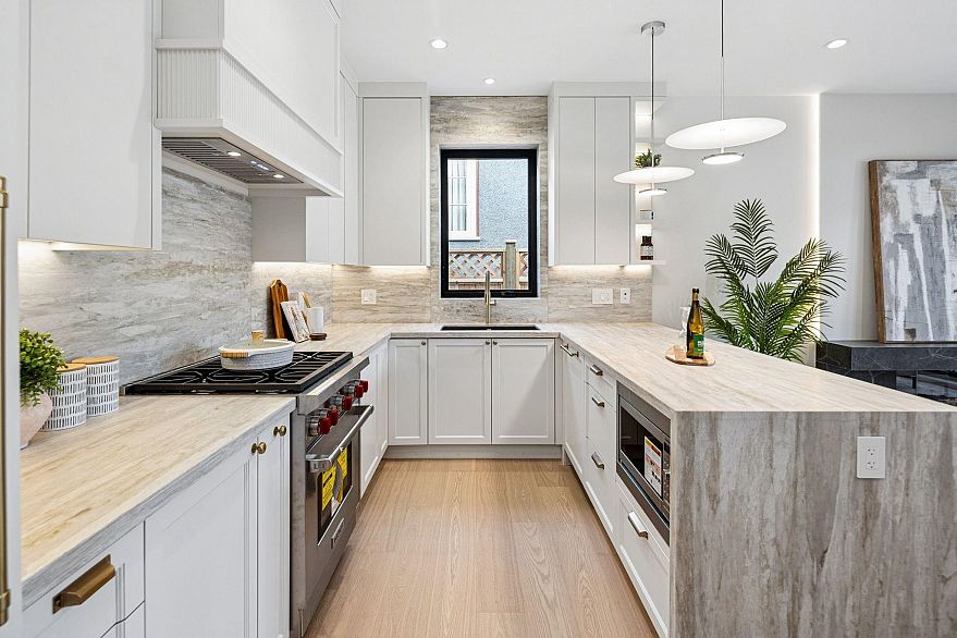 1 3036 W 13th Avenue