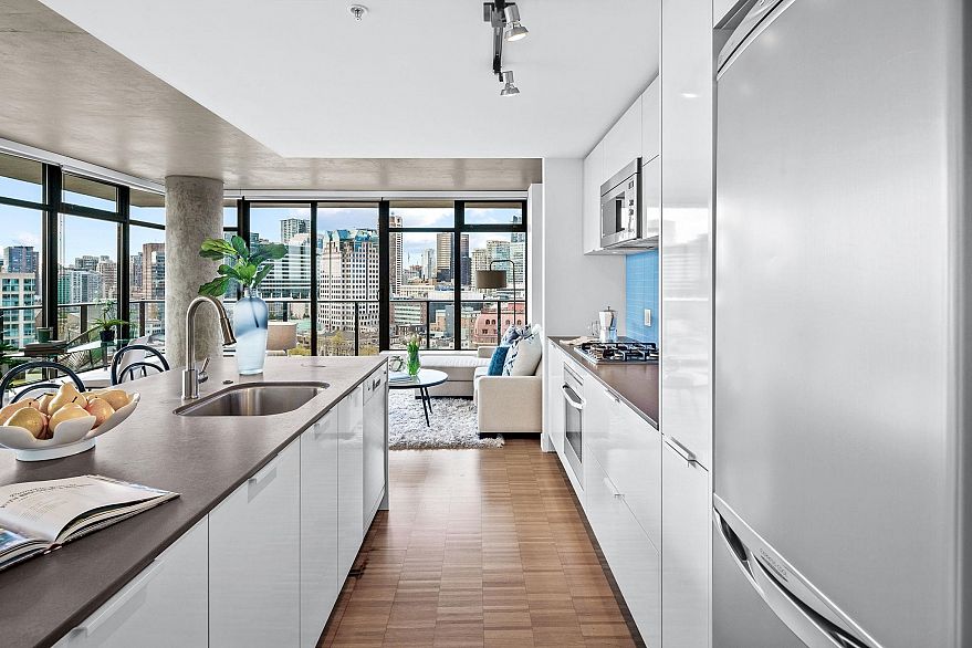 2105 108 W Cordova Street