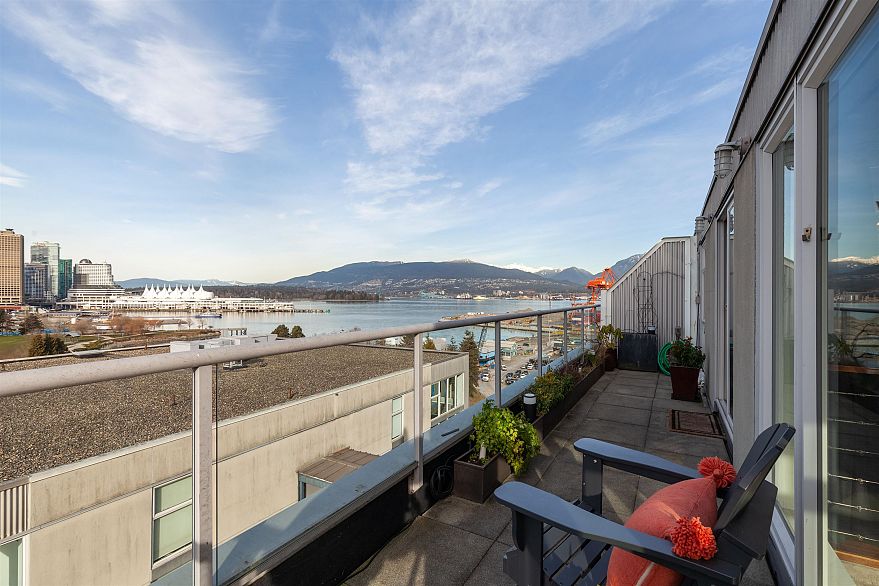 1002 289 Alexander Street