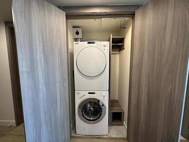 911 455 SW Marine Drive