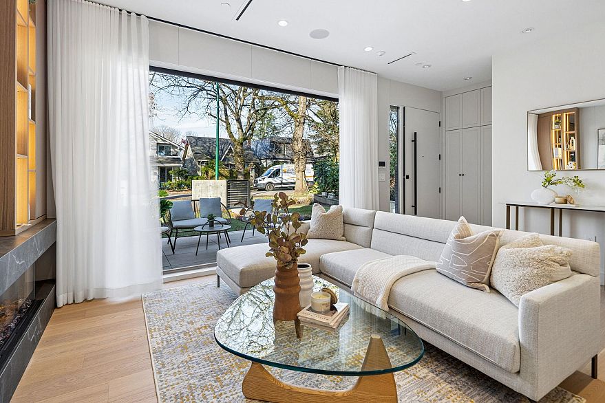 1 3036 W 13th Avenue