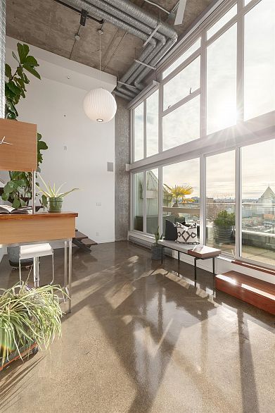 1002 289 Alexander Street